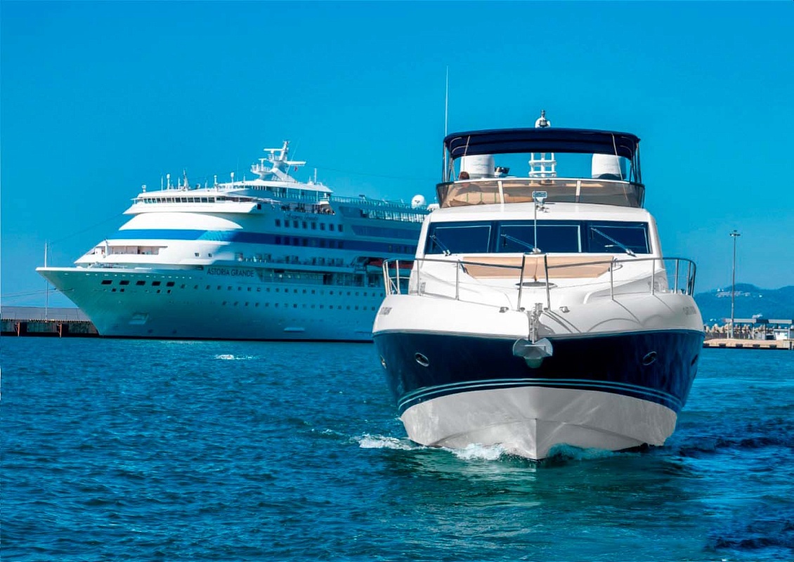 Аренда моторной яхты Sunseeker 66 Manhattan в Сочи